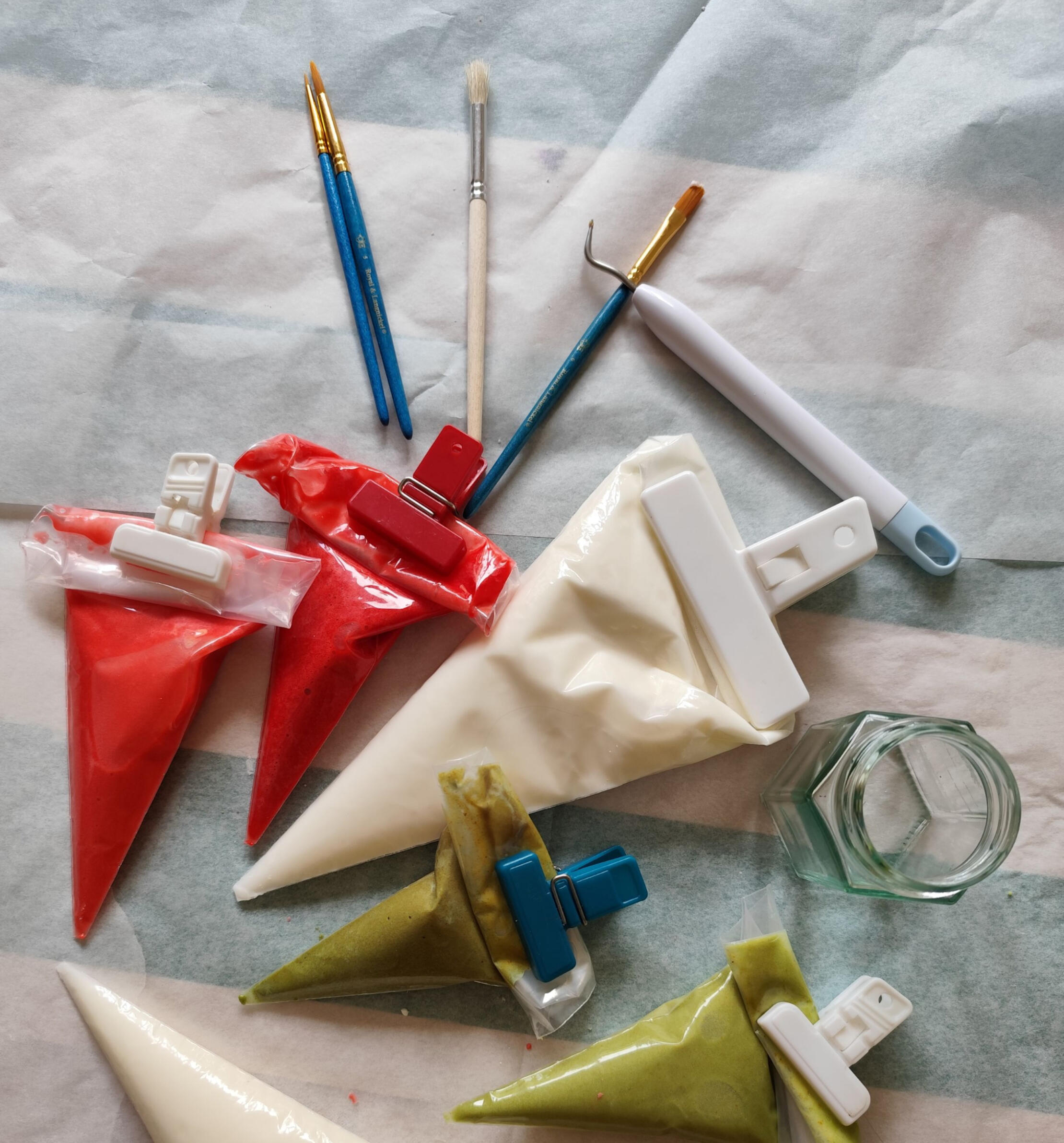 tools for piping royal icing